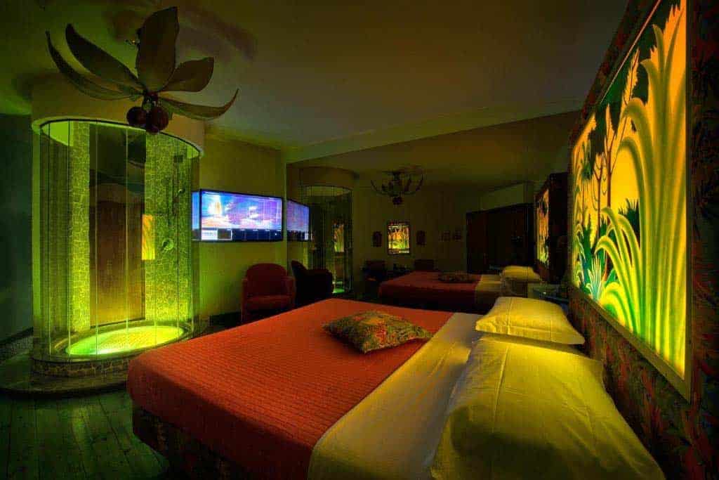 Motel K suite a tema