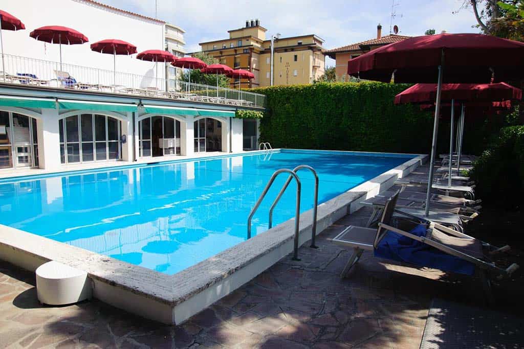 hotel nautic bellaria piscina