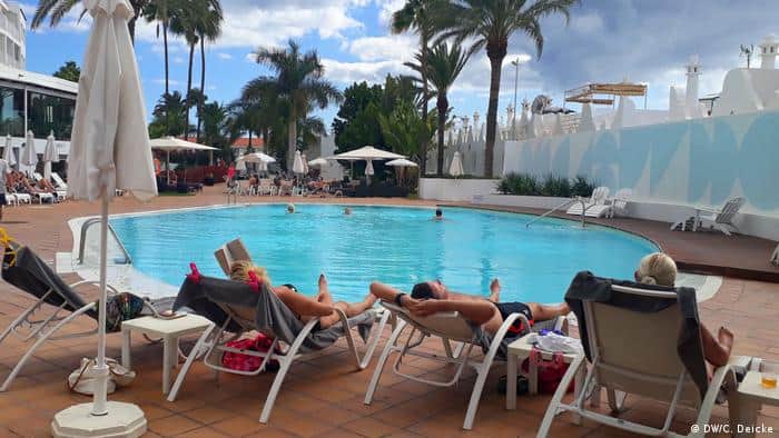 pace in piscina negli hotel per adulti