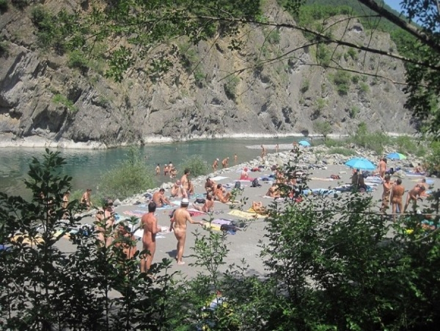 spiaggia nudista fiume trebbia secchiello selvaggio