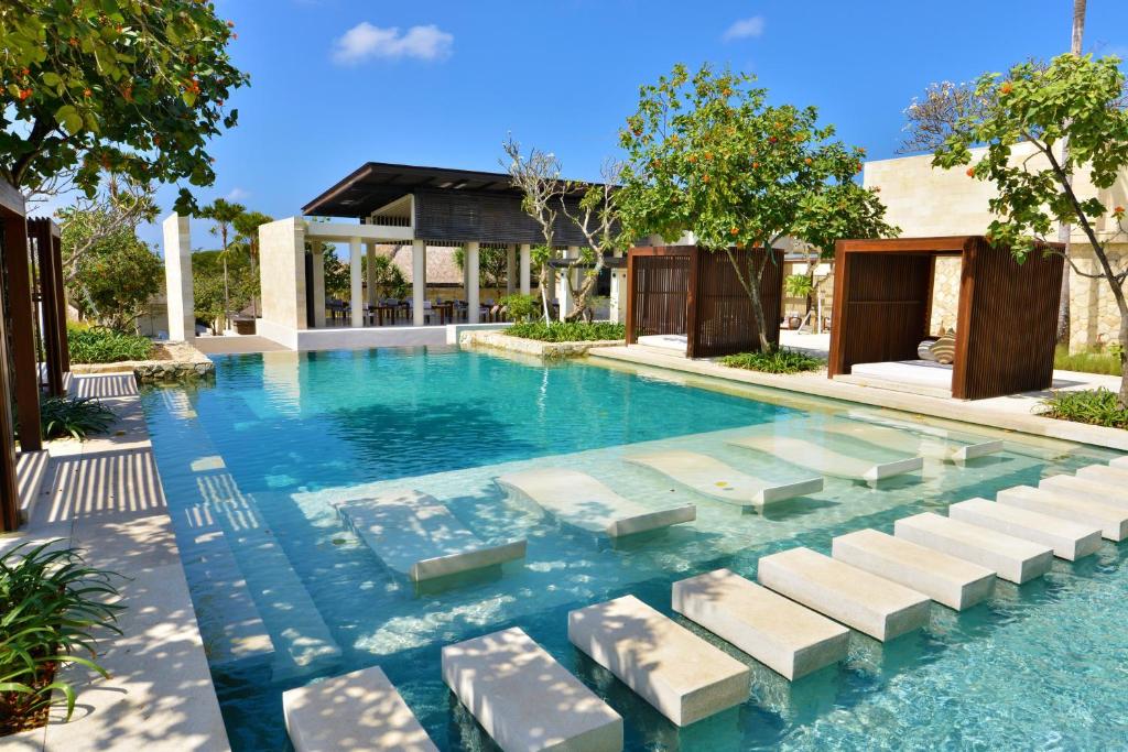 The Bale Nusa Dua by LifestyleRetreats piscina con idromassaggio