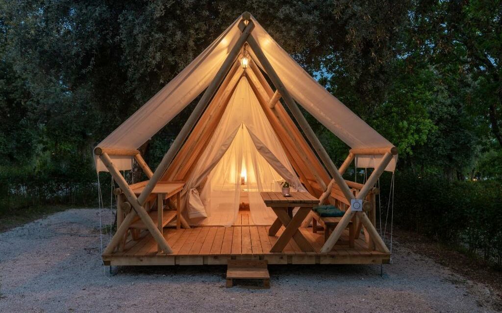 https://www.hotelperadulti.it/my_content/uploads/2023/03/Eco-Glamping-FKK-Nudist-Camping-Solaris-1024x640.jpeg
