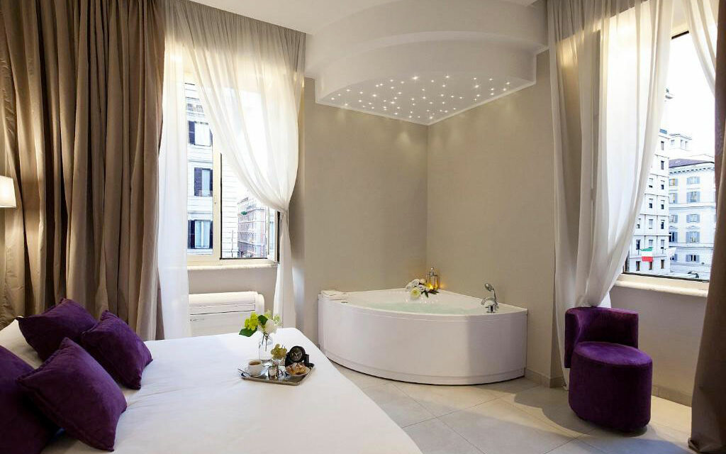 https://www.hotelperadulti.it/my_content/uploads/2023/04/Roman-Holidays-Boutique-Roma-Hotel-con-jacuzzi-in-camera-1024x640.jpg