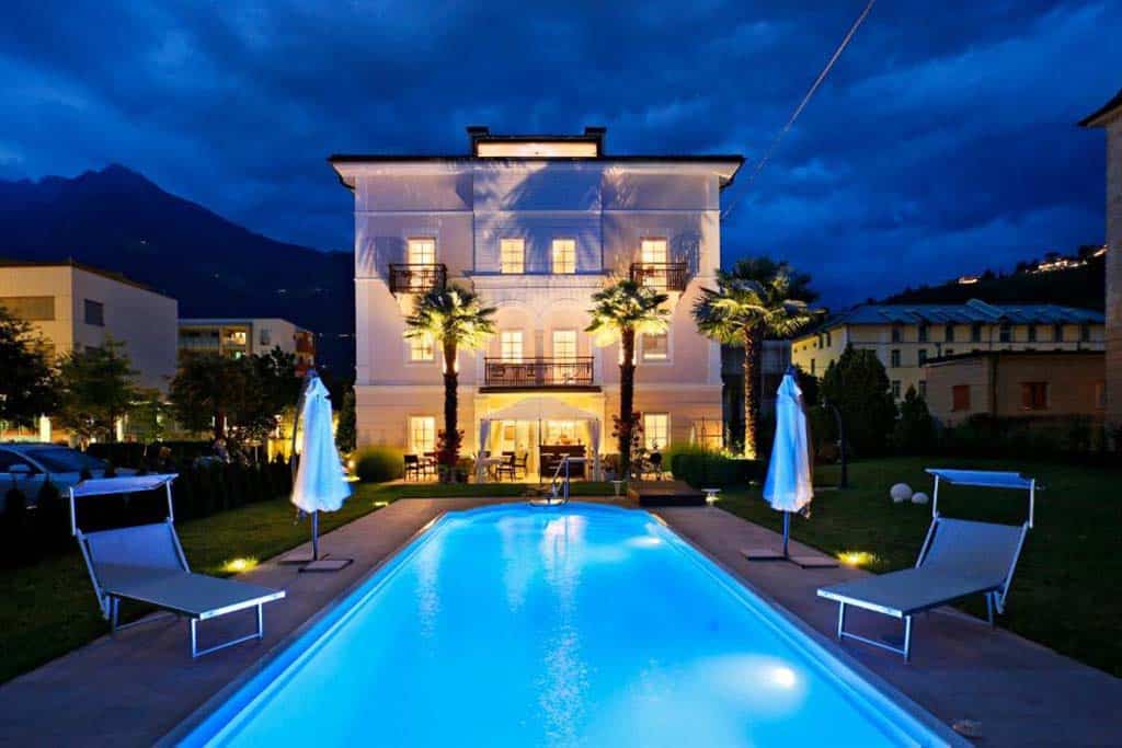 piscina esterna Garni Villa Tyrol
